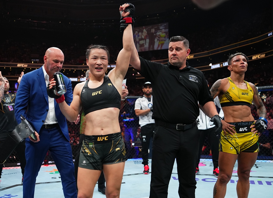 Zhang Weili batte Amanda Lemos, mantenendo il titolo dei pesi paglia all'UFC 292