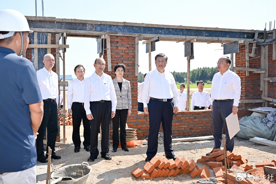Xi Jinping visita le persone colpite dalle inondazioni nella provincia dello Heilongjiang
