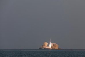 Razzo commerciale cinese lancia 4 satelliti dal mare