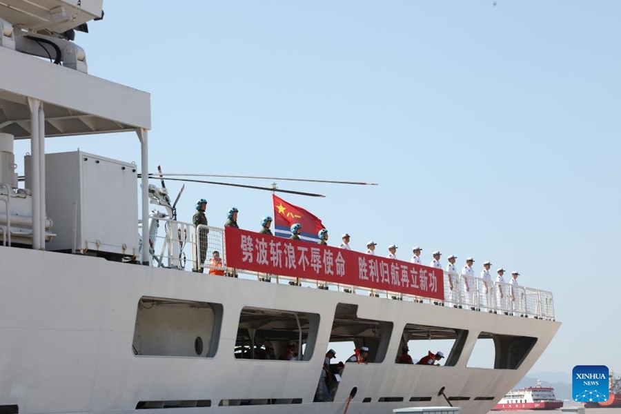 La nave ospedale cinese torna a casa in seguito a missione umanitaria