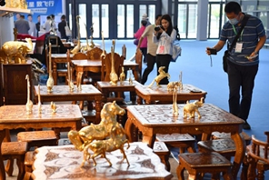 Forum Economico Euro-Asiatico: esposizione delle merci di importazione e esportazione