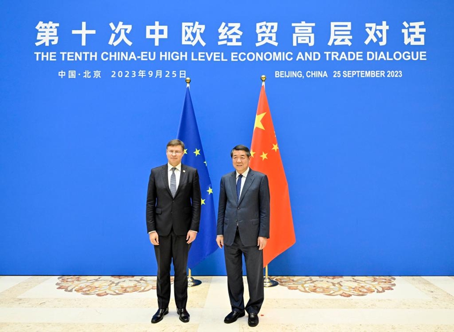 Il vice premier cinese He Lifeng, presiede il decimo Dialogo Economico e Commerciale di Alto Livello Cina-UE insieme a Valdis Dombrovskis, vicepresidente esecutivo della Commissione Europea, a Beijing, capitale della Cina. (25 settembre 2023 - Xinhua/Yin Bogu)