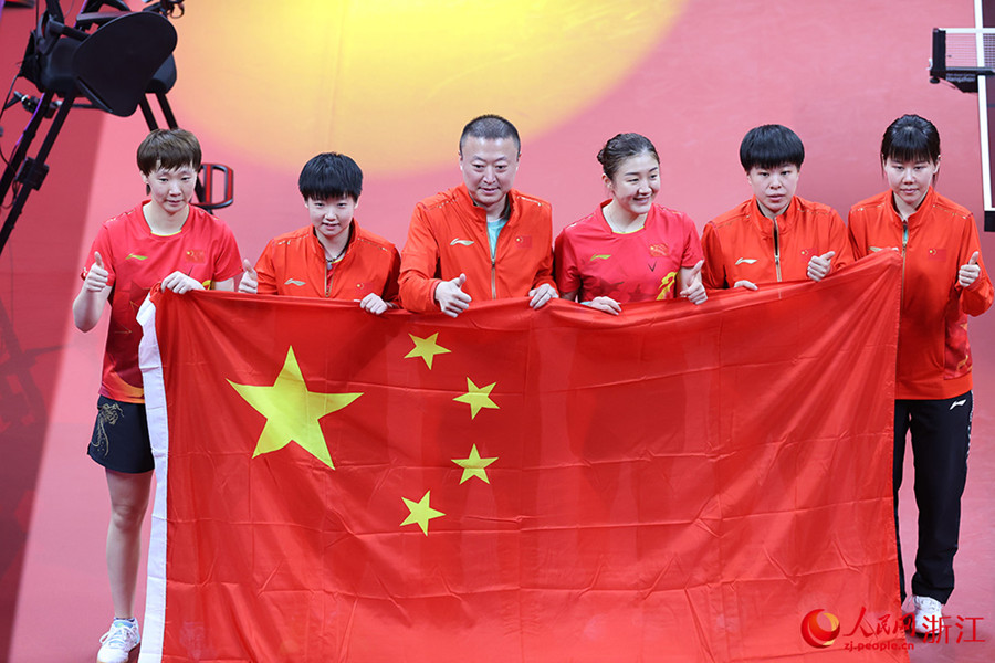 Cina, medaglia d'oro della squadra nazionale femminile di ping pong ai Giochi Asiatici