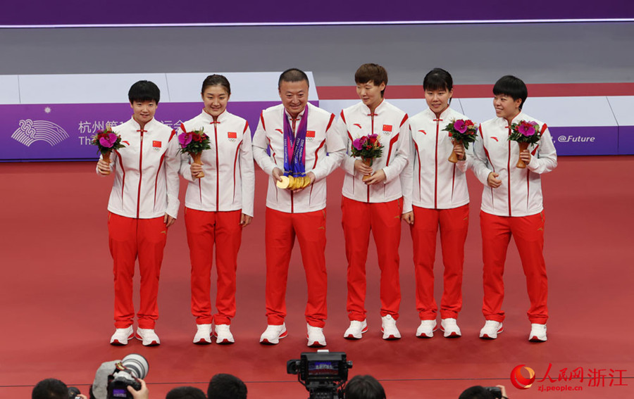 Cina, medaglia d'oro della squadra nazionale femminile di ping pong ai Giochi Asiatici