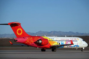 L'aereo ARJ21 sviluppato dalla Cina effettua voli nello Xinjiang