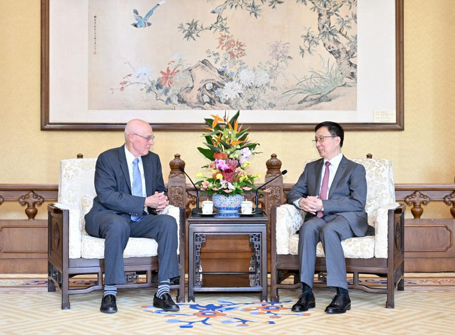 Il vicepresidente cinese Han Zheng incontra l'ex segretario al Tesoro degli Stati Uniti Henry Paulson a Beijing, capitale della Cina. (26 settembre 2023 - Xinhua/Yue Yuewei)