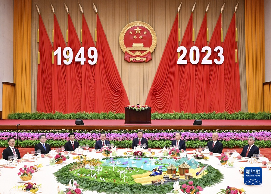 Xi Jinping ha partecipato al ricevimento in occasione del 74º anniversario della fondazione della RPC e ha tenuto un discorso di grande importanza