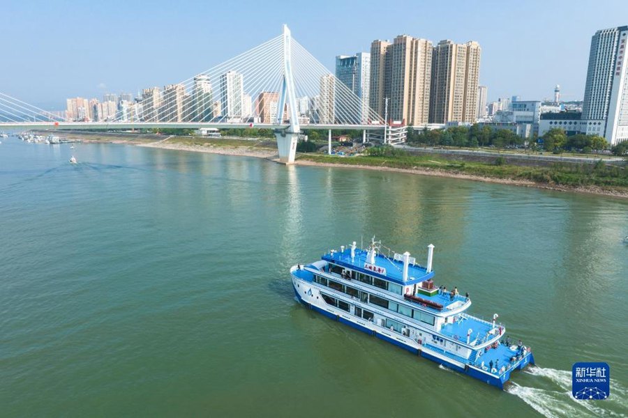 La prima nave a celle a combustibile a idogeno cinese fa il suo primo viaggio