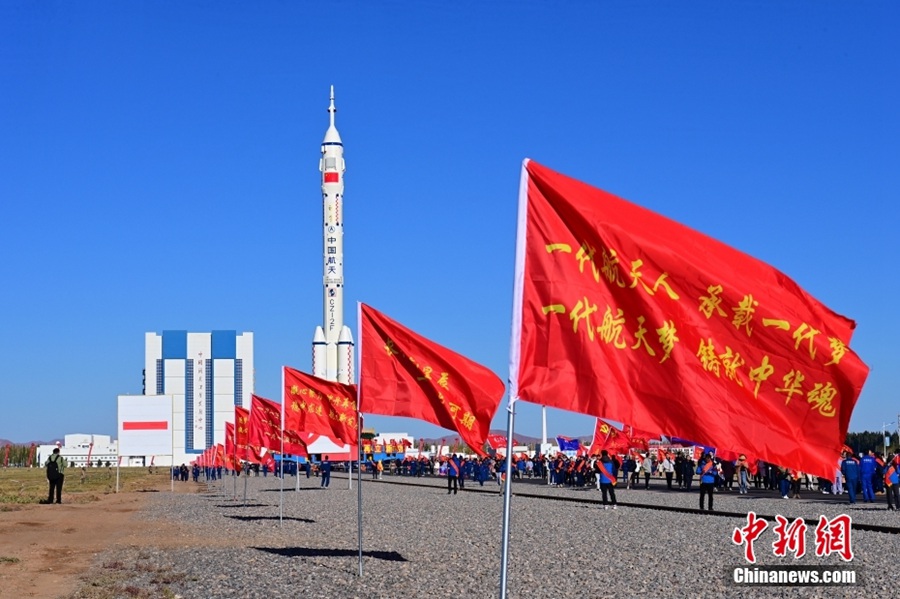 Trasferita all'area di lancio la combinazione navicella Shenzhou-17 e il razzo vettore