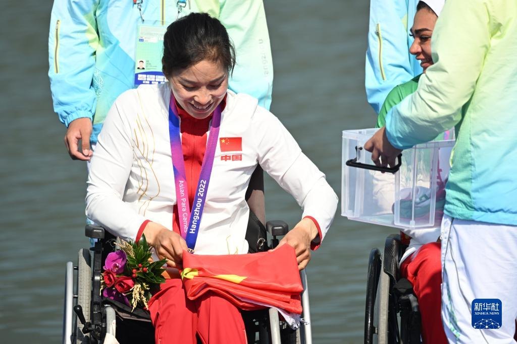 Prima medaglia d'oro agli Giochi para-asiatici di Hangzhou! La delegazione cinese vince la finale di canoa femminile KL1