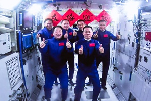 Shenzhou-17, i tre astronauti sono entrati con successo nella stazione spaziale cinese