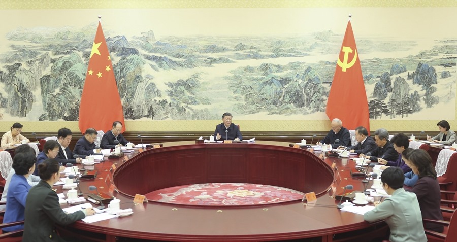 Xi Jinping sottolinea la necessità di seguire senza esitazioni il percorso di sviluppo socialista con caratteristiche cinesi delle donne