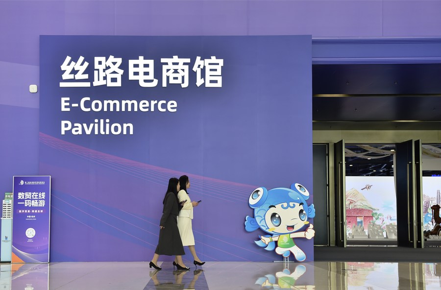 Padiglione dell'e-commerce della Via della Seta alla seconda Global Digital Trade Expo a Hangzhou, nella provincia dello Zhejiang, nella Cina orientale. (23 novembre 2023 - Xinhua/Liu Lingyi)