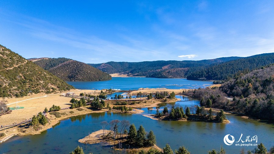 Pittoresco scenario di inizio inverno nel Parco Nazionale Shangri-La nello Yunnan