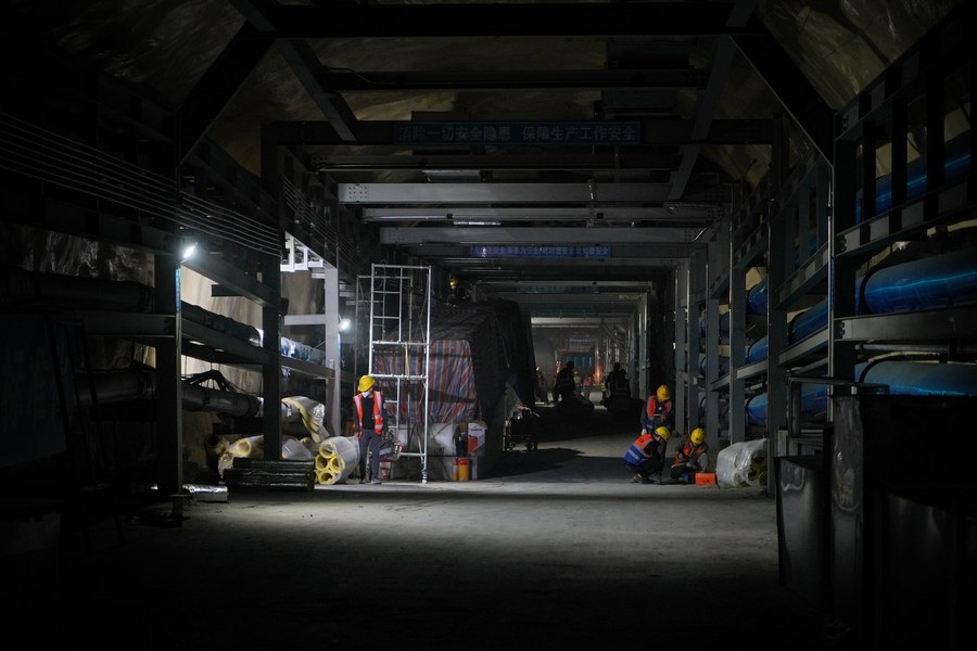 Operai nel cantiere della seconda fase del China Jinping Underground Laboratory, nella provincia del Sichuan. (19 settembre 2023 – Xinhua)