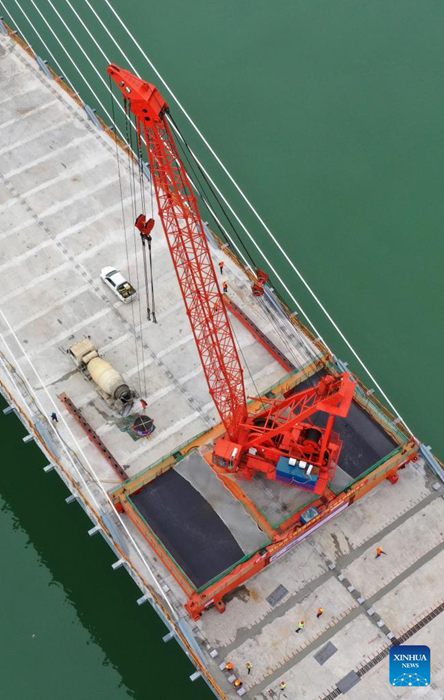 Cantiere del grande ponte Xijin Yujiang sull'autostrada Shanglin-Hengzhou