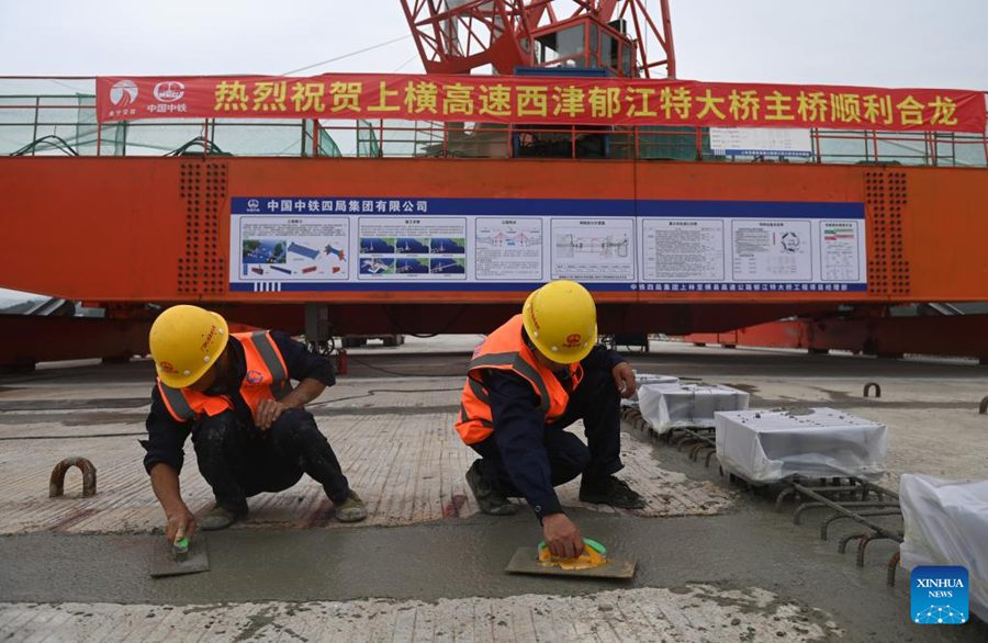 Cantiere del grande ponte Xijin Yujiang sull'autostrada Shanglin-Hengzhou