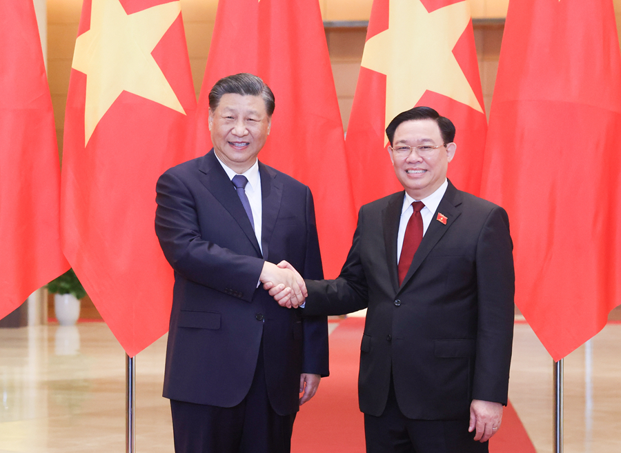 Xi Jinping incontra il presidente dell'Assemblea nazionale vietnamita, Vuong Dinh Hue