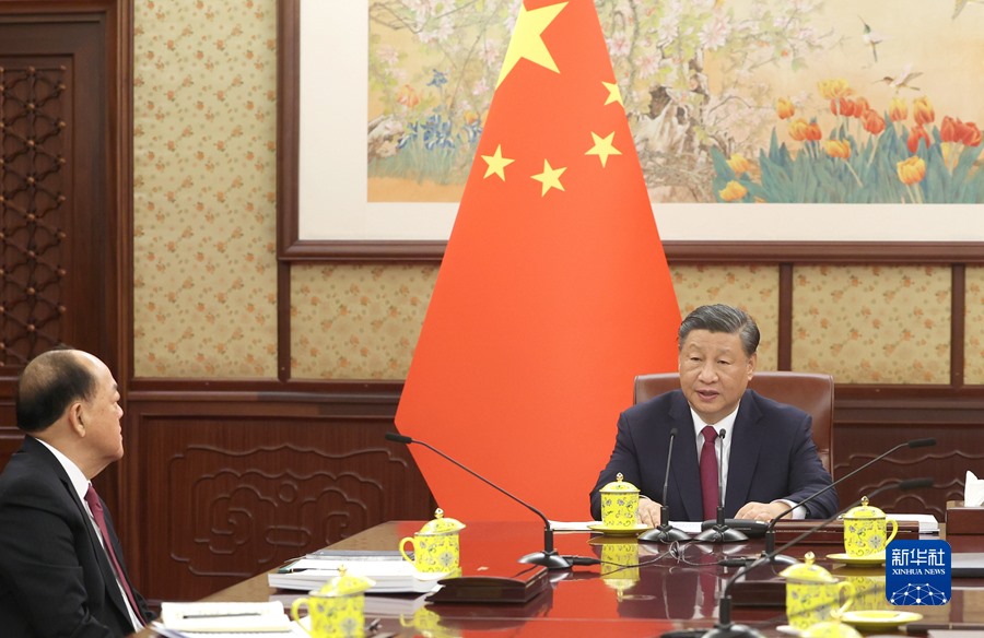 Xi Jinping incontra il capo esecutivo della Regione ad amministrazione speciale di Macao Ho Iat Seng