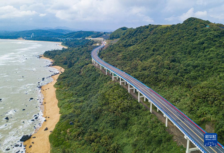 Hainan celebra l'apertura dell'autostrada panoramica costiera