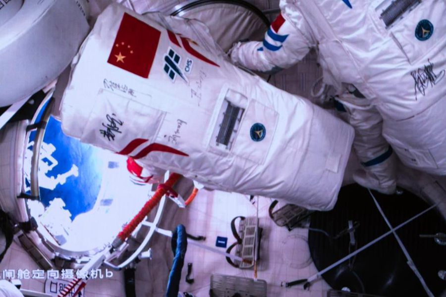 L'equipaggio dello Shenzhou-17 completa la sua prima passeggiata spaziale