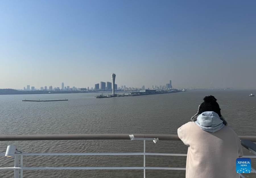 La prima grande nave da crociera cinese inizia le operazioni di prova