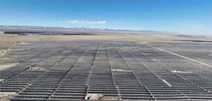 Avviato progetto fotovoltaico da 900 MW sull'altopiano del Qinghai-Tibet