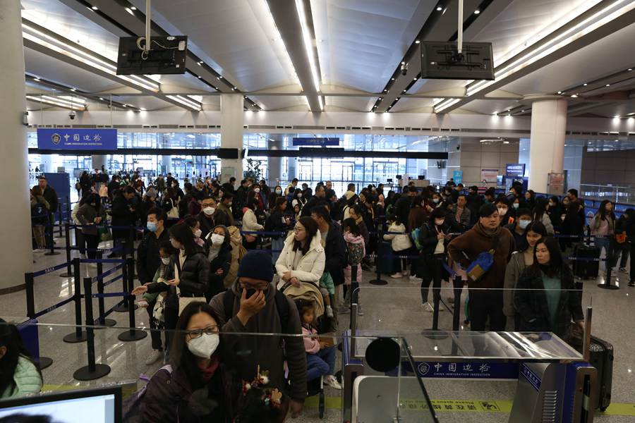 Nuovo record per passeggeri e veicoli sul ponte Hong Kong-Zhuhai-Macao