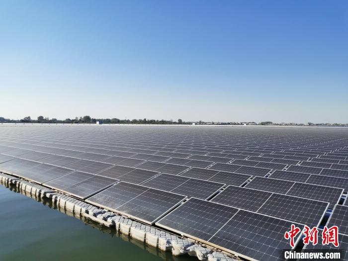 Cina, collegata alla rete la più grande centrale fotovoltaica galleggiante