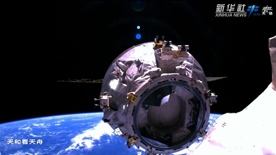 La navicella spaziale cargo cinese Tianzhou-6 si separa dalla combinazione della stazione spaziale