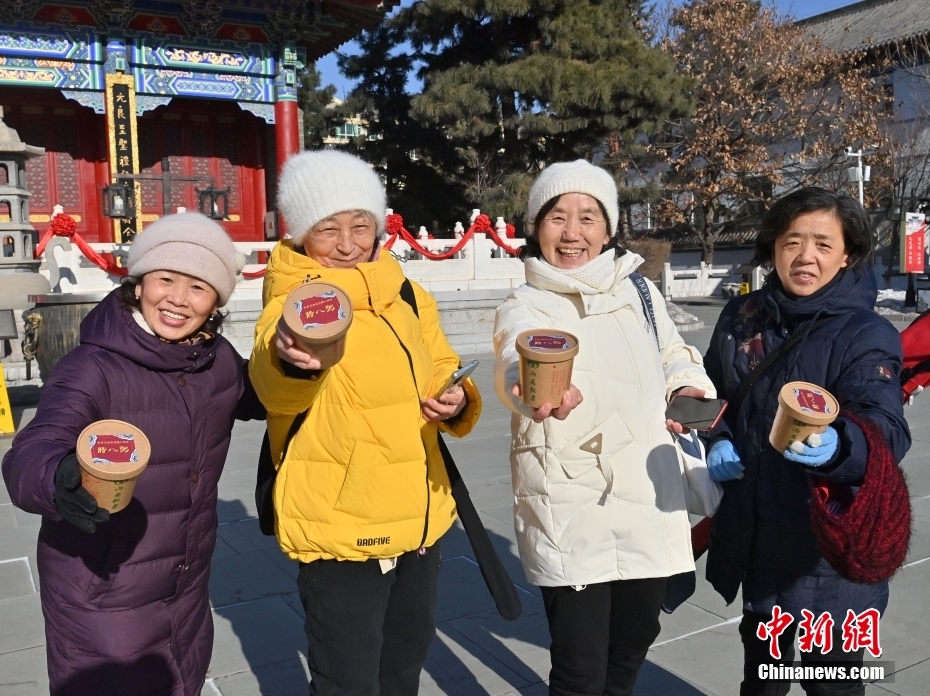 Cina: la gente festeggia la Festa di Laba