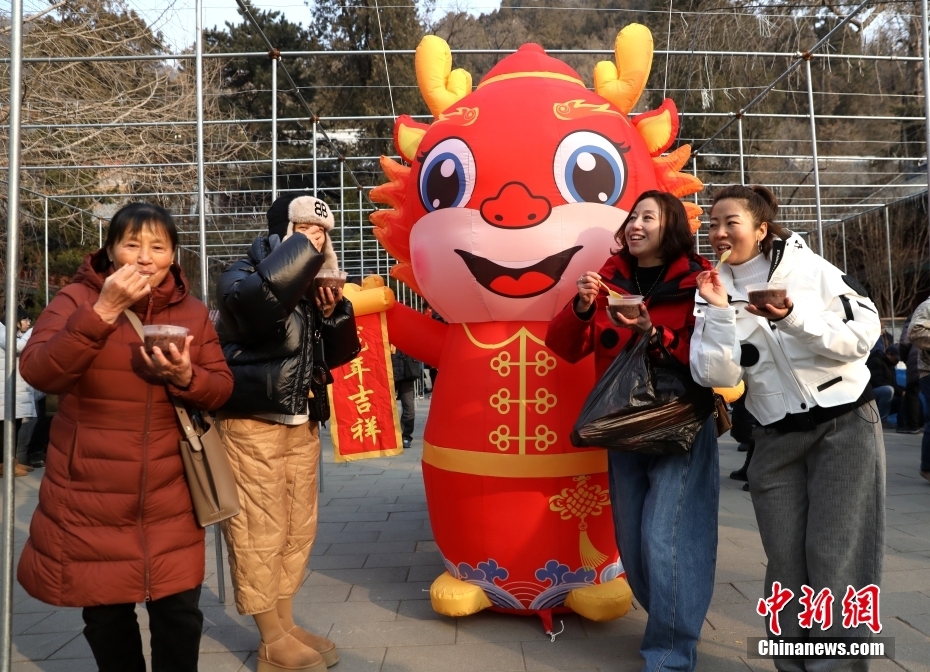 Cina: la gente festeggia la Festa di Laba