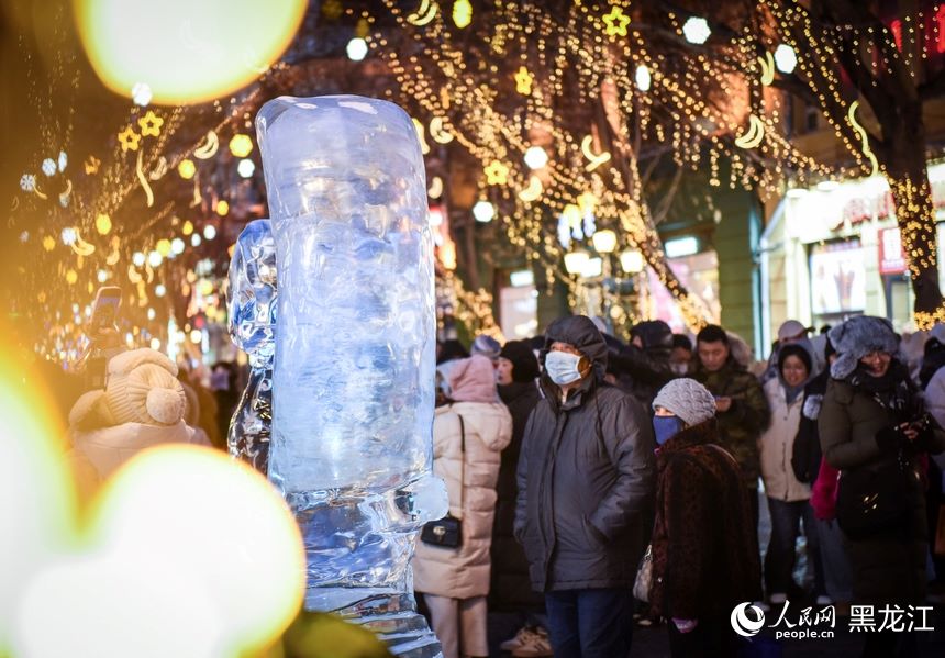 Vista notturna della Central Street di Harbin