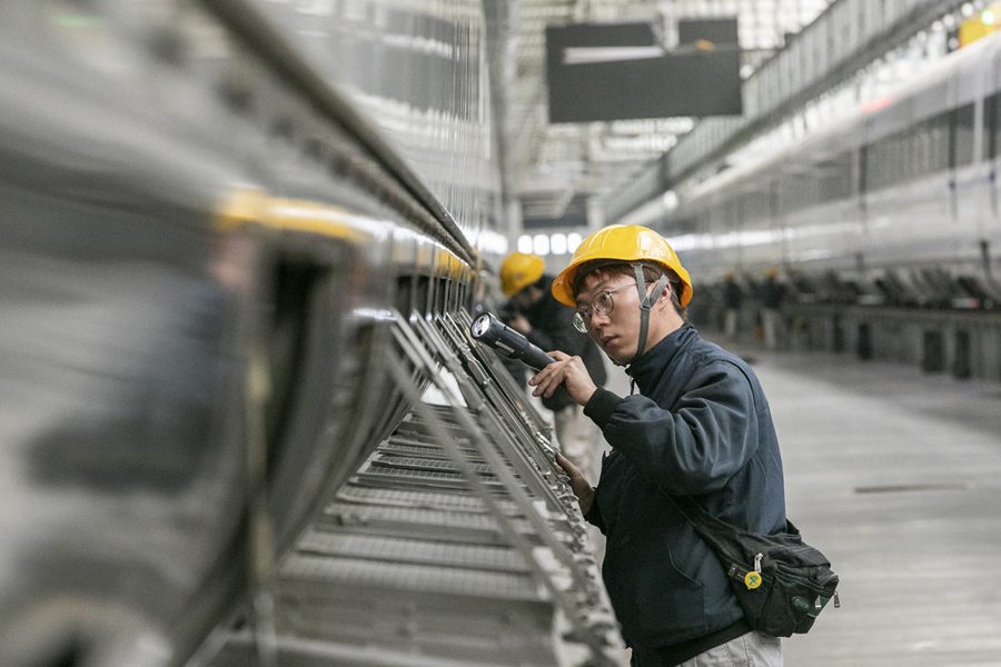 Xi'an: ispezione dei treni a trazione multipla in vista del boom di viaggi della Festa di Primavera