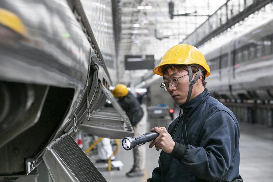 Xi'an: ispezione dei treni a trazione multipla in vista del boom di viaggi della Festa di Primavera