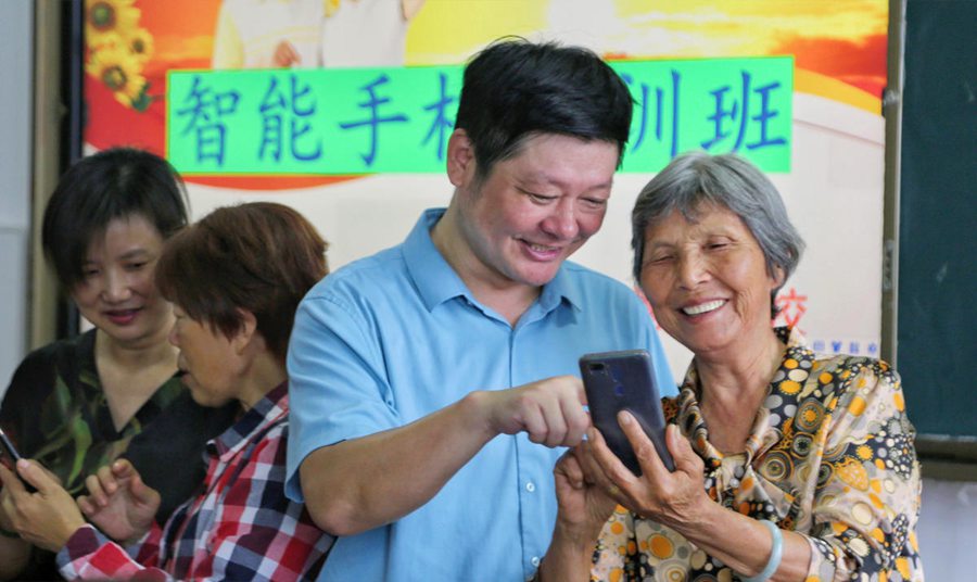 Cina: pubblicato primo documento politico su costruzione forza lavoro per servizi assistenza agli anziani