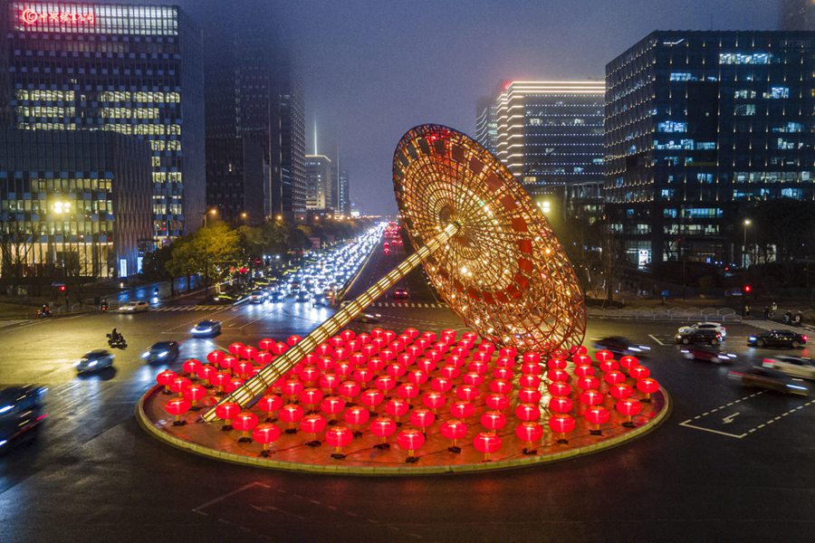 Shanghai: lanterne e nodi cinesi per celebrare l'imminente Festa di Privamera