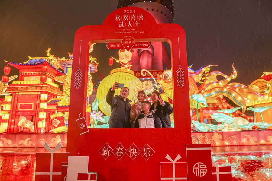 Shanghai: lanterne e nodi cinesi per celebrare l'imminente Festa di Privamera