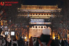 Atmosfera della Festa di Primavera al mercato di Capodanno di Beijing