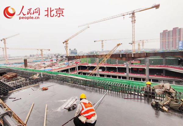 Cantiere del progetto dell'hub di trasporto del centro amministrativo di Beijing nel distretto Tongzhou. (Quotidiano del Popolo)