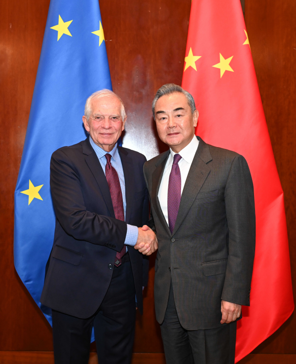 Wang Yi incontra Josep Borrell