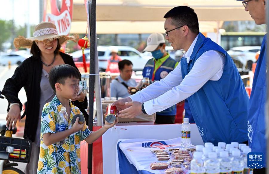 Haikou: diversi dipartimenti collaborano per affrontare il picco di traffico passeggeri attraverso il mare