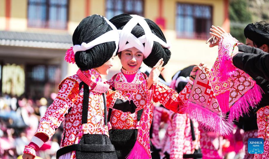 Popolazione dell'etnia Miao celebra la Festa 