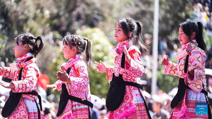 Popolazione dell'etnia Miao celebra la Festa 