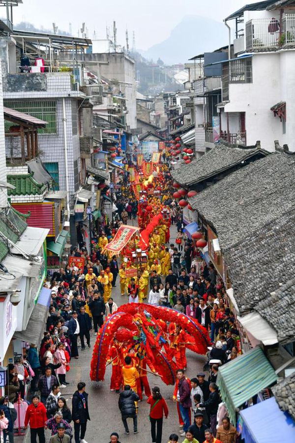 I gelao nella provincia del Guizhou celebrano la Festa Maolong