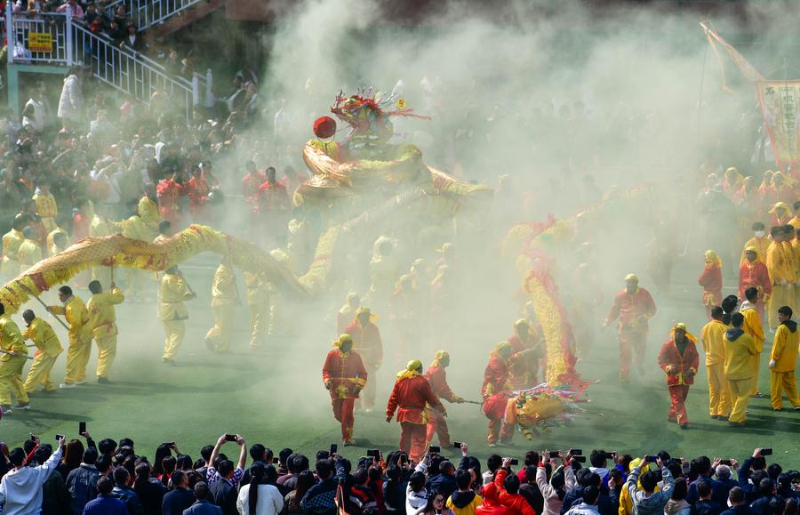 I gelao nella provincia del Guizhou celebrano la Festa Maolong