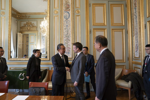 Incontro tra Wang Yi e il presidente francese, Emmanuel Macron