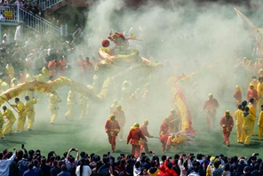 I gelao nella provincia del Guizhou celebrano la Festa Maolong