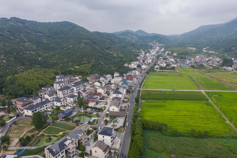 Vista aerea del villaggio di Changlong nella città di Cixi, provincia dello Zhejiang. (12 giugno 2023 - Xinhua/Xu Yu)
