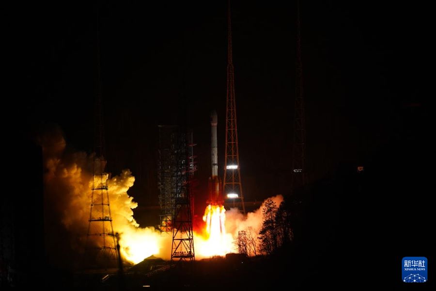 La Cina lancia con successo un satellite in alta orbita per i servizi Internet